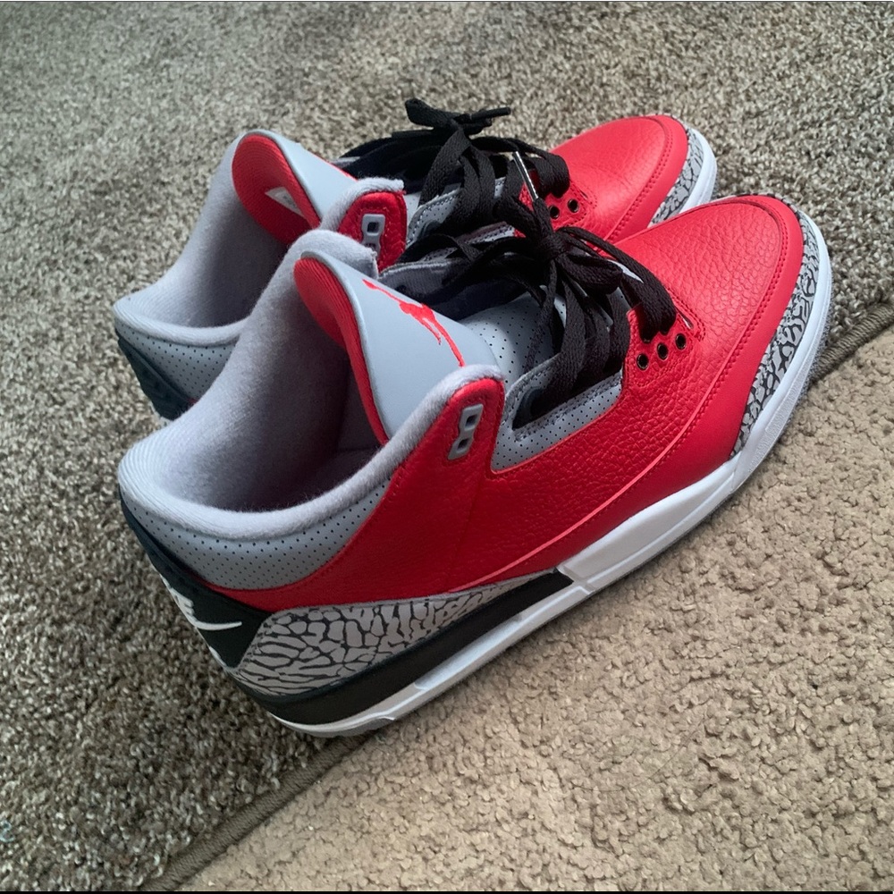 Red cement 3’s - Picture 2 of 4